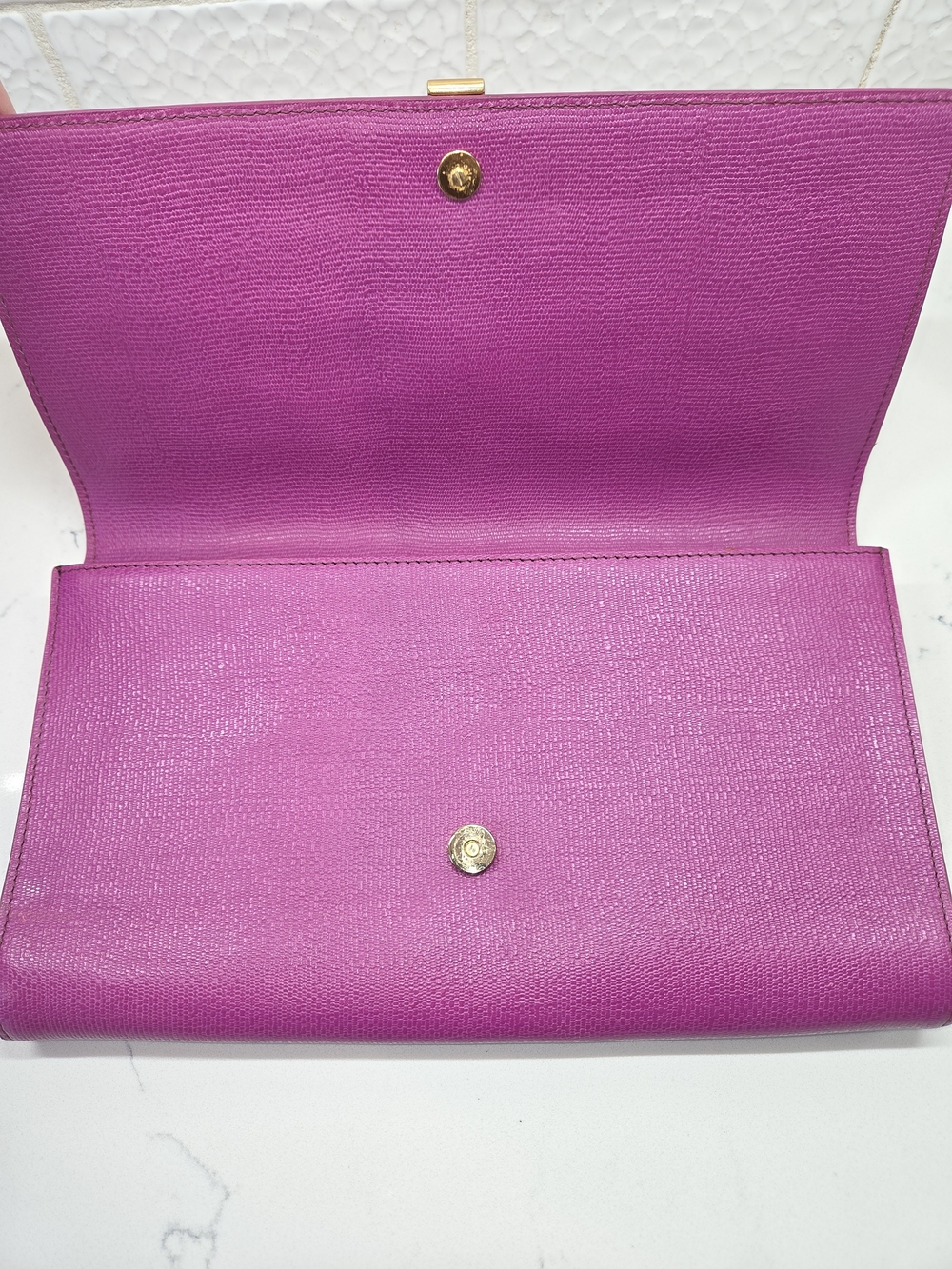 Authentic YSL Yves Saint Laurent Chyc Classic Y Ligne Clutch Fuchsia Leather - Picture 8 of 15